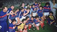 Para pemain tim nasional Prancis merayakan keberhasilan meraih Piala Eropa 1984 usai mengalahkan Spanyol 2-0 di Parc des Princes, 27 Juni 1984. (UEFA)
