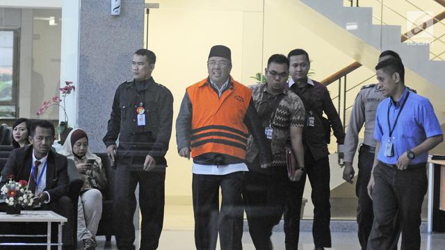 Kompak Terjaring OTT, Begini Ekspresi Bapak dan Anak Usai Diperiksa KPK