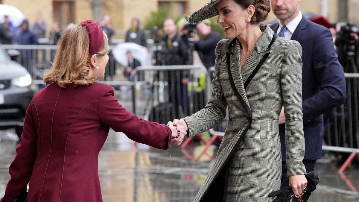 Kate Middleton Lolos dari Insiden Topi Terbang Saat Kunjungi Uskup Agung Wanita Pertama Inggris