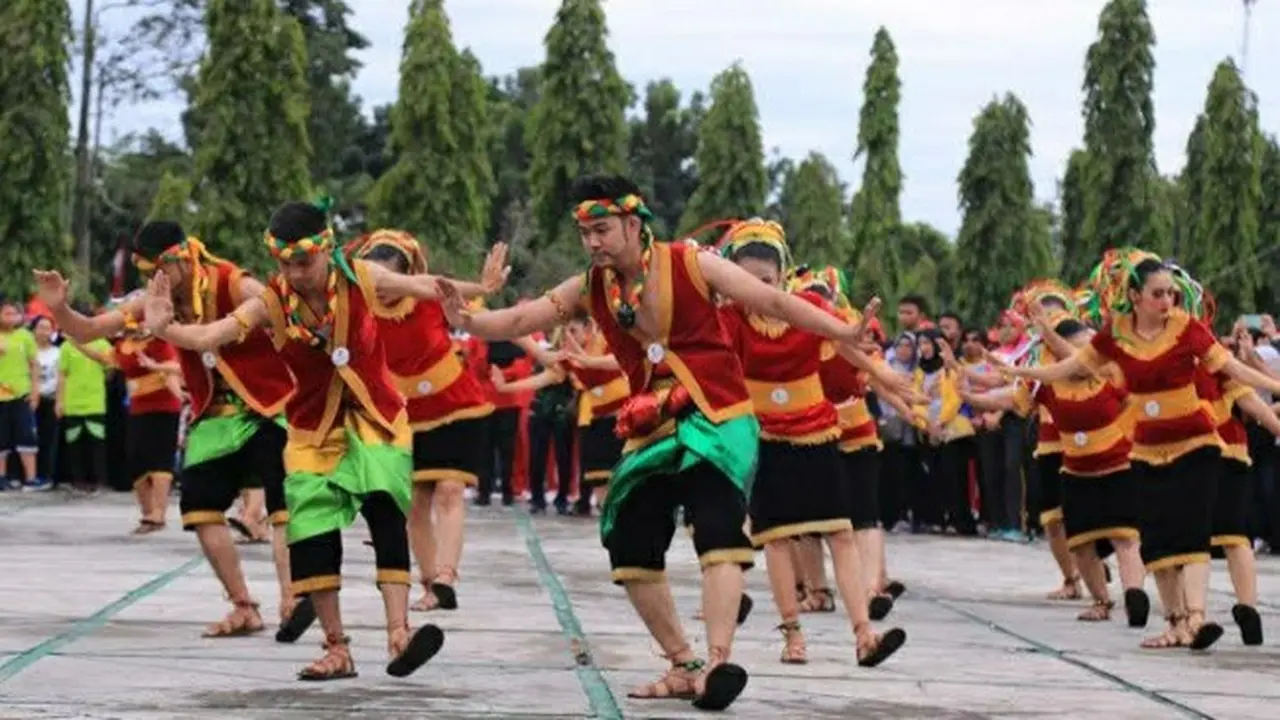Rentak bulian sebagai salah satu tarian adat dari Provinsi Riau.