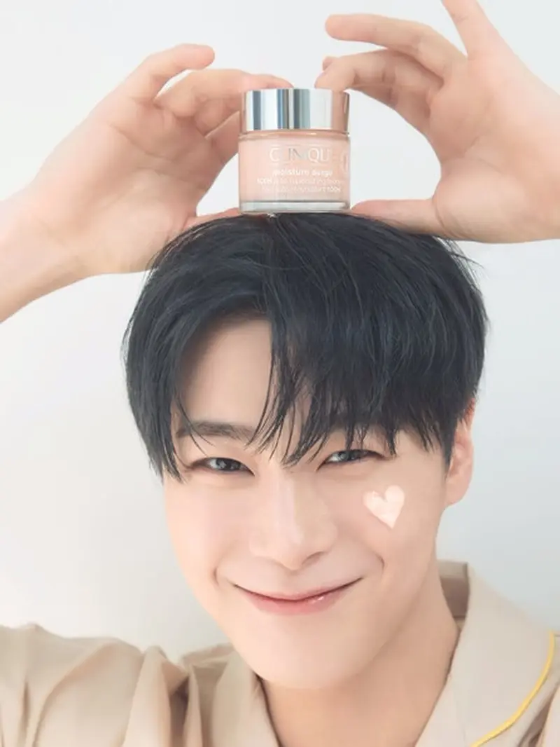 Moonbin ASTRO Meninggal Dunia, Penggemar Beri Salam Perpisahan di Pemotretan Terakhir Idolanya Bersama Clinique