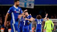 Para pemain Chelsea merayakan kemenangan atas Manchester City pada laga di Stamford Bridge, London, Rabu (5/4/2017). (AFP/Adrian Dennis)