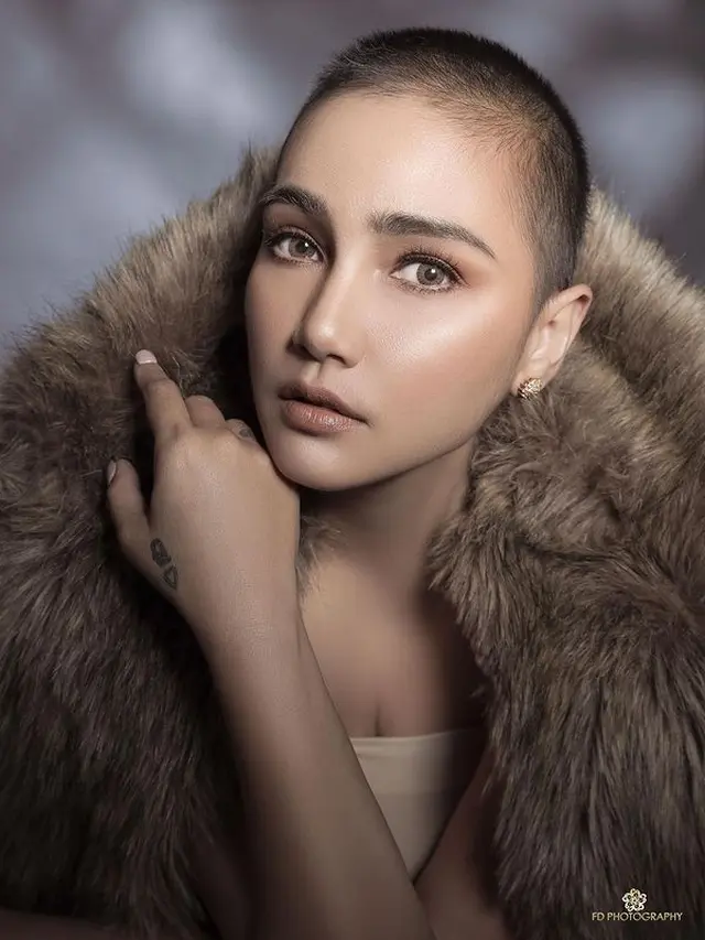 7 Pemotretan Feby Febiola Bertema Classic Beautyshoot Ini Curi Perhatian