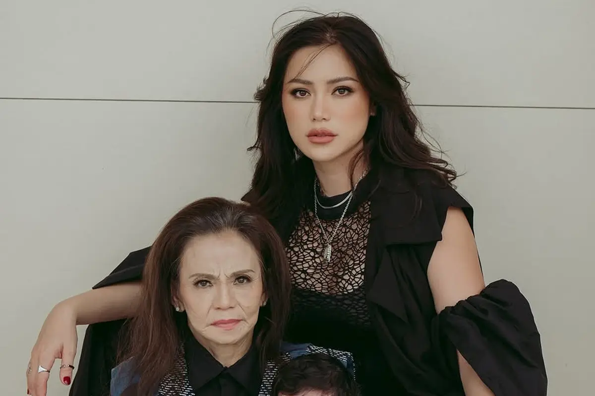 Gaya Pemotretan Tiga Generasi Jessica Iskandar Bersama Sang Ibu dan Buah Hati, Kompak Serba Hitam