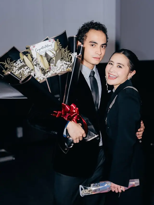 6 Potret Prilly di Premiere Series Bad Guys, Dukung Sang Kekasih Omara Esteghlal