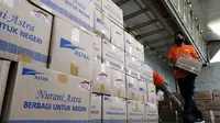 Tim Nurani Astra melakukan pengepakan paket bahan pokok sehari-hari melalui bantuan tahap keempat pada Mei 2020 yang telah didistribusikan kepada masyarakat tidak mampu dan terkena dampak COVID-19 di sekitar instalasi perusahaan-perusahaan Grup Astra yang tersebar di 34 provinsi.