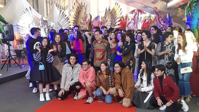 6 Potret Kebersamaan Artis Sinemart di Balik Layar Sinetron, Kompak