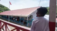 Salah satu sekolah dasar terpencil di Kecamatan Marawola Barat, Sigi. Protokol kesehatan ketat diberlakukan di SD terpencil dengan akses komunikasi yang tidak memadai itu. (Foto: Heri Susanto).