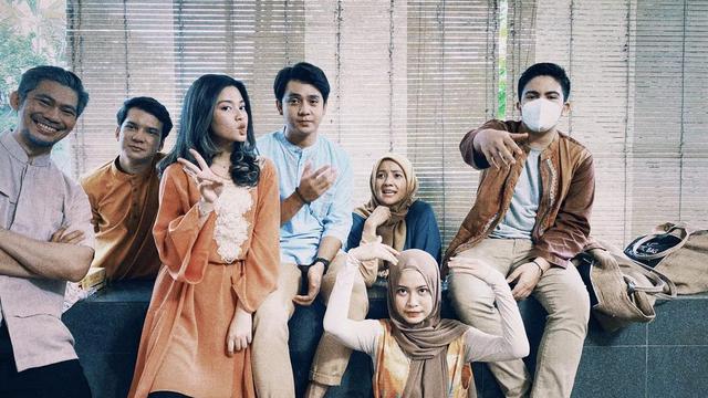 Jelang Episode Terakhir, Ini 6 Momen Kebersamaan Pemain Serial Ustad Millenial