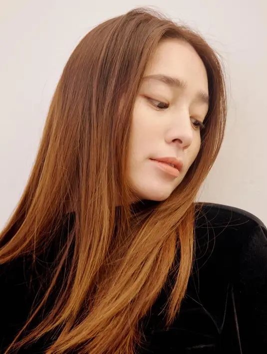 <p>Lee Min Jung kembali menyapa penggemar di media sosial dengan mengunggah sejumlah potret terbarunya. (Foto: Instagram/ 216jung)</p>