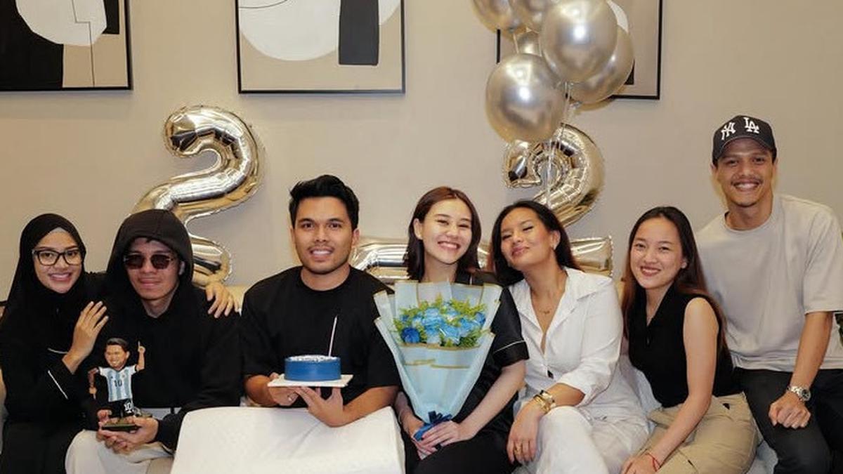 6 Potret Kejutan Ulang Tahun Aaliyah Massaid ke-23, Masih Kenakan Piyama dan Wajah Bangun Tanpa Makeup Curi Perhatian
