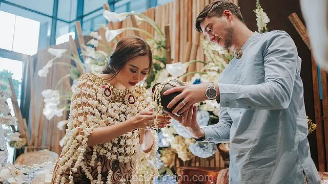 [Fimela] Aura Kasih 7 Bulanan