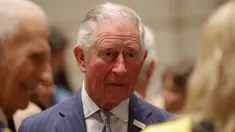 File foto 3 Maret 2020 memperlihatkan reaksi Pangeran Charles selama kunjungannya ke Royal College of Music di London. Pangeran Charles yang kini berusia 71 tahun positif tertular corona (COVID-19) dan sedang menjalani karantina di Skotlandia. (Matt Dunham / POOL / AFP)