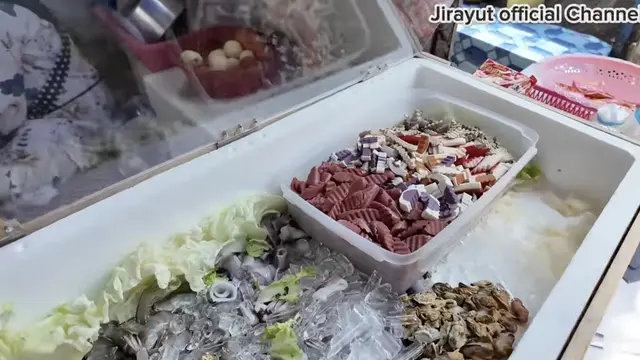 Potret Warung Jirayut di Thailand yang Sederhana di Pinggir Jalan Raya