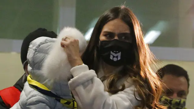 FOTO: Tinggalkan Arsenal, Mesut Ozil Tiba di Turki untuk Bergabung dengan Fenerbahce
