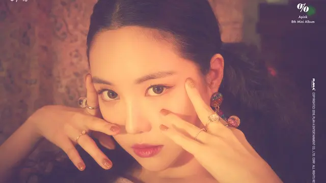 Son Naeun Apink. (Play M via Soompi)