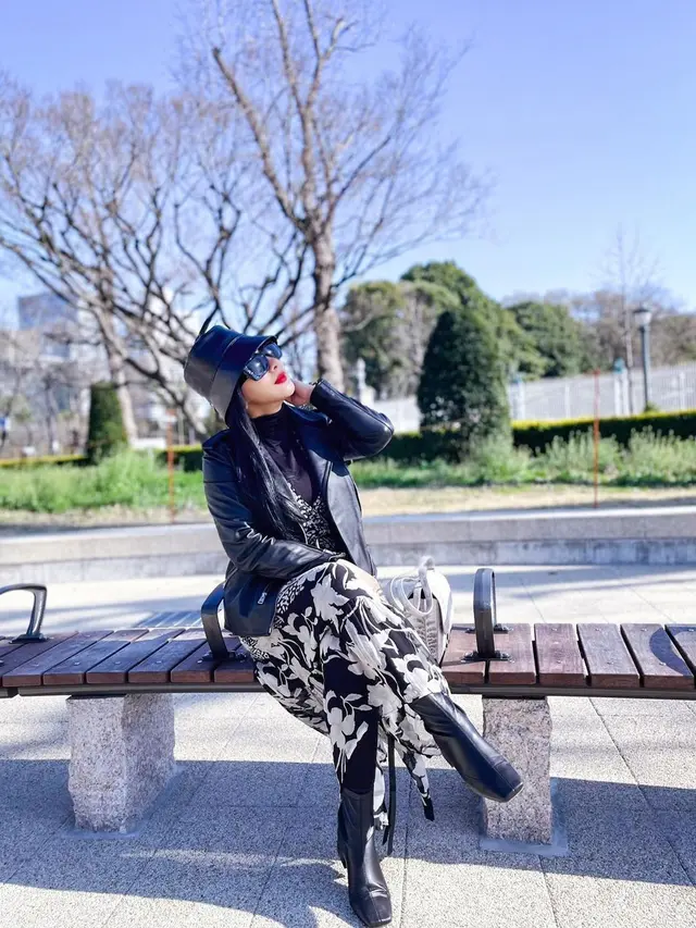 6 Potret Syahrini Menikmati Musim Semi di Jepang, Tetap Stylish
