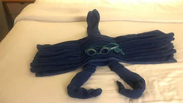 9 Potret Kocak Handuk di Kamar Hotel dengan Bentuk Binatang Ini Lucu Banget