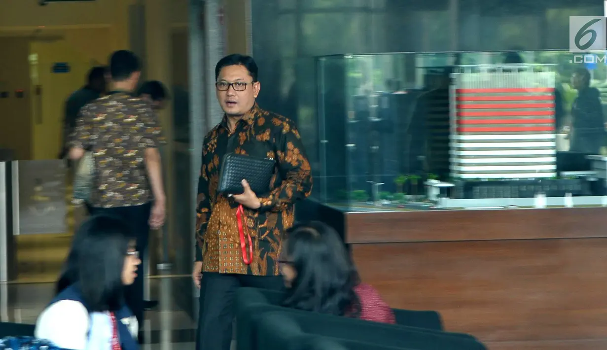Abdul Malik Haramain diperiksa penyidik KPK sebagai saksi untuk kasus dugaan korupsi proyek pengadaan e-KTP (KTP Elektronik) dengan tersangka Andi Agustinus alias Andi Narogong, Jakarta, Selasa (4/7). (Liputan6.com/Helmi Afandi)
