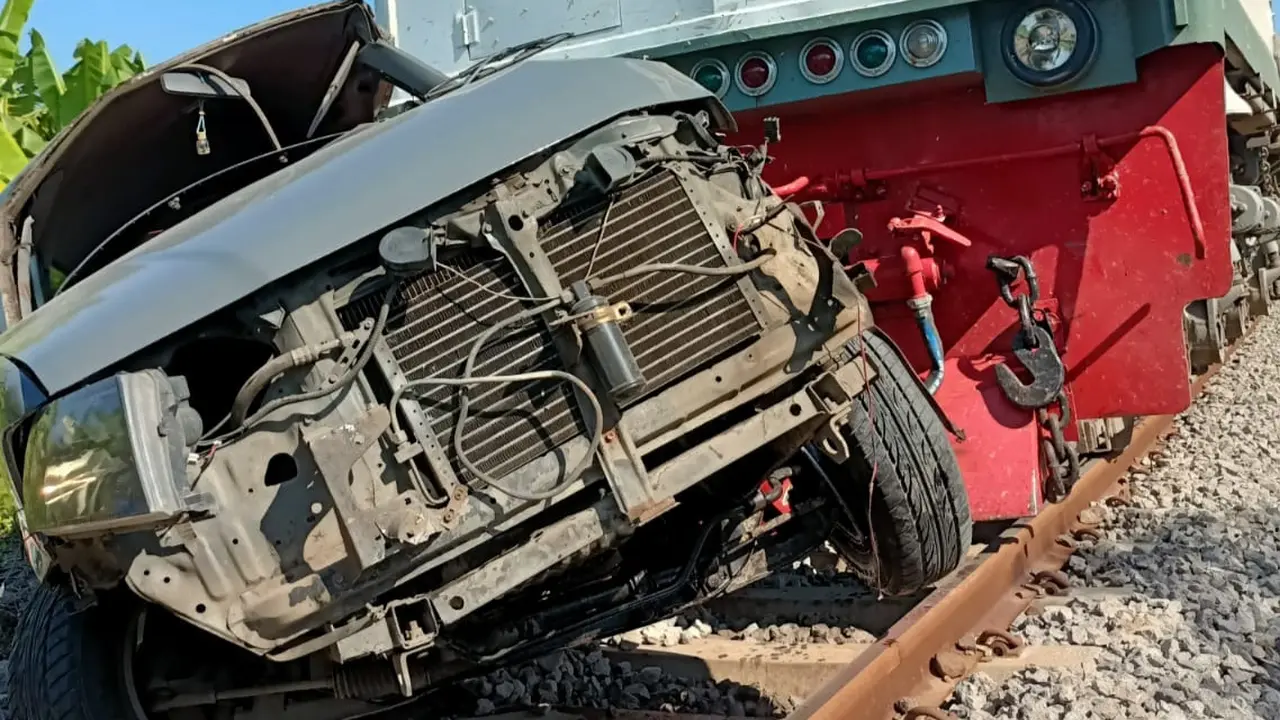Tabrakan Kereta Api Pandalungan dengan Mobil di Pasuruan, 3 Orang Meninggal Dunia (Istimewa)