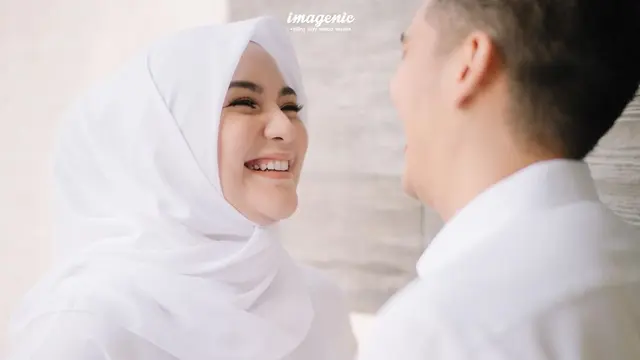 Momen Maternity Shoot Citra Kirana dan Rezky Aditya. (Sumber: Instagram/imagenic)