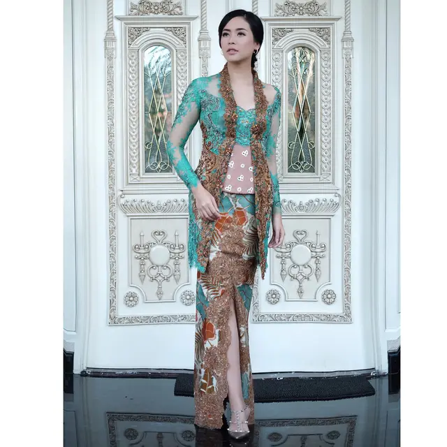 Inspirasi Outfit Warna Hijau Ala Elvira Devinamira/Instagram @elviraelph