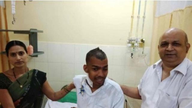 Tumor seberat hampir 2kg ini berhasil dioperasi (Picture: AFP/Getty)