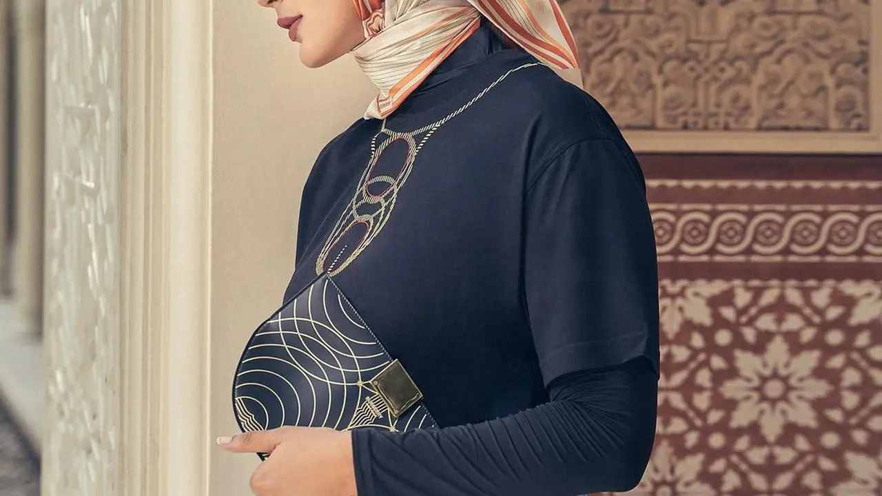 3 Inspirasi Outfit Lebaran Paula Verhoeven dengan Memadukan Hijab dan Tas Branded