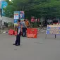 Penutupan jalur jalan menuju wisata Anyer di Kota Serang. (Liputan6.com/Yandhi Deslatama)