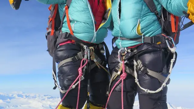 Deedee dan Hilda, dua srikandi penakluk gunung- gunung tertinggi dunia. (Foto: Dok. Dian Indah Carolina)