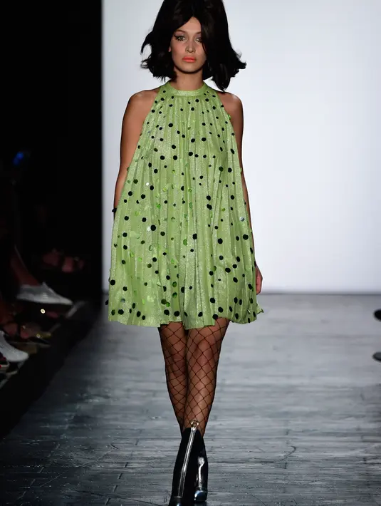 Prestasi Bella Hadid terus terukir didunia modeling. Bella dinobatkan sebagai model termuda yang mengadakan kampanye untuk fesyen merk dunia seperti Topshop pada tahun 2015. (AFP/Bintang.com)