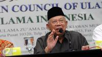 Ketua Umum MUI Pusat, Maruf Amin memberi keterangan terkait polemik ucapan Gubernur DKI Jakarta, Basuki Tjahaja Purnama di Jakarta, Kamis (13/10). Ia meminta masyarakat tetap tenang menyikapi hal tersebut. (Liputan6.com/Helmi Fithriansyah)