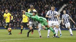 Kiper  Bromwich Albion, Ben Foster menempati urutan ketiga dengan total penyelamatan sebanyak 55 kali untuk menghidari gawangnya dari gol pada laga Premier League. (Action Images via Reuters/Carl Recine)