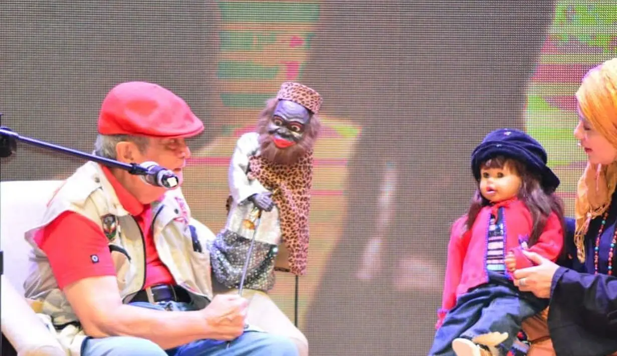 Ria Enes dan Boneka Susan (Instagram/ria_nsuzan)