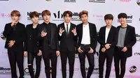 BTS atau Bangtan Boys, saat menghadiri Billboard Music Awards 2017 (John Shearer/Getty Images/Billboard)