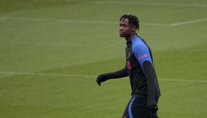 Pemain PSG El Chadaille Bitshiabu diincar Manchester United dan Liverpool