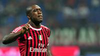 Clarence Seedorf merupakan salah satu jendral lini tengah yang pernah dimiliki AC Milan. Tidak hanya piawai dalam mengatur serangan namun mantan pemain Ajax ini juga handal dalam memutus serangan lawan. (AFP/Giuseppe Cacace)