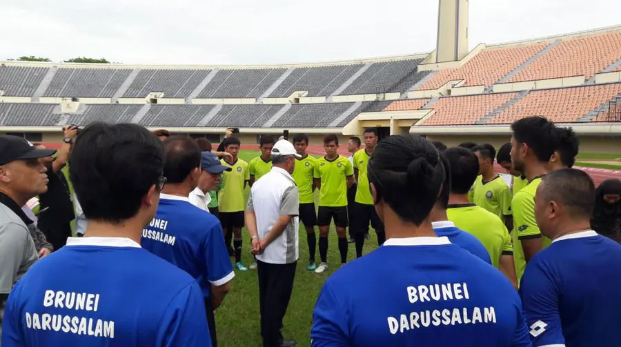 Timnas Brunei U-22 mendapat pengarahan jelang SEA Games 2017. (Bola.com/Dok. FA Brunei)