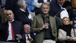 Sir Jim Ratcliffe ketika hadir di Stadion Etihad untuk menyaksikan laga Manchester City vs Manchester United pada pekan ke-4 Premier League 2025/2026 -&nbsp;AP Photo/Dave Thompson