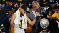 Ekspresi Stephen Curry setelah Golden Warriors mengalahkan Houston Rockets pada gim ketujuh Final Wilayah Barat NBA 2018, di Oracle Arena, Selasa (29/5/2018). (AP Photo/David)