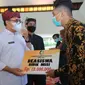 Tahun ini Pemerintah Kabupaten Banyuwangi kembali menyalurkan beasiswa Banyuwangi Cerdas kepada 303 mahasiswa.