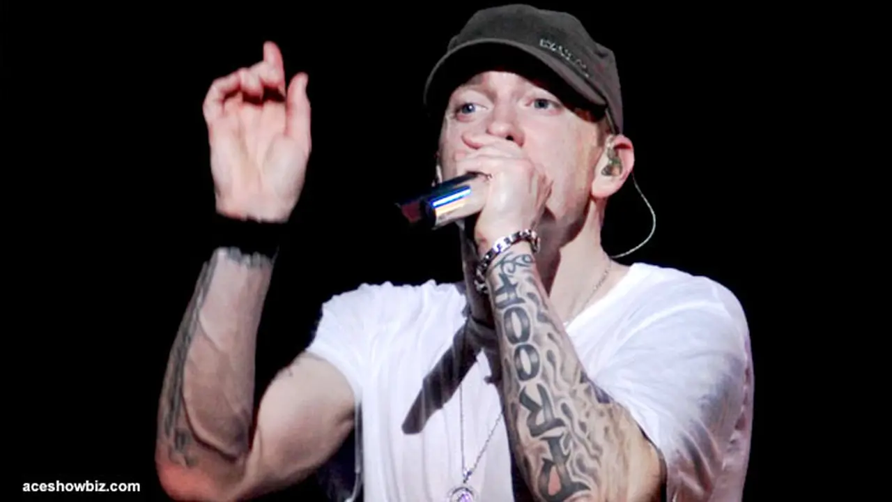 eminem-130826b.jpg