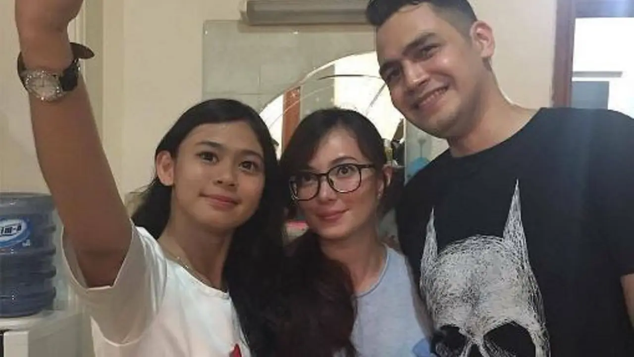 [Bintang] Asmirandah dan Jonas Rivanno