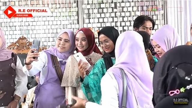 6 Potret Ega D'Academy Tampil di Hajatan, Bikin Heboh Satu Kampung