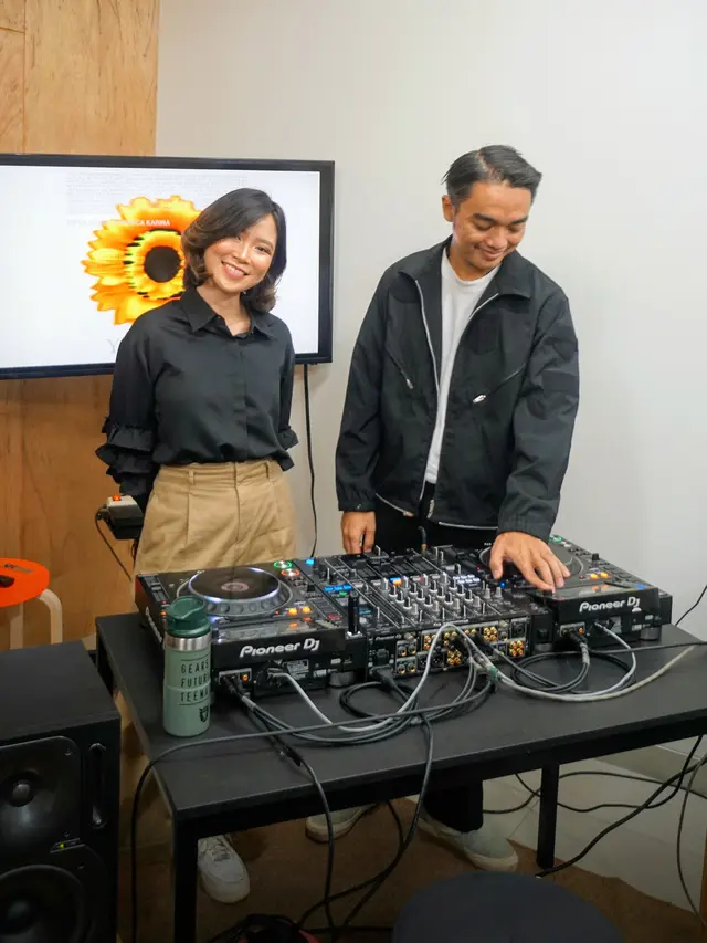 Dipha Barus dan Monica Karina