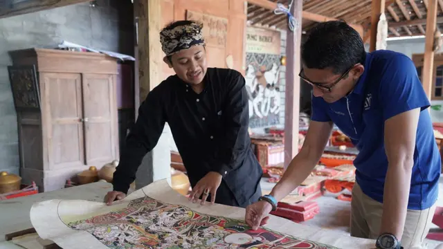 Sandiaga mendatangi bengkel seni Fariz di Bale Pasunggingan, Jalan Srikandi Gg 5, Sumberalit, Sedayu, Pracimantoro, Kabupaten Wonogiri, Jawa Tengah.