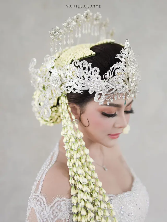 7 Potret Pernikahan Jenita Janet dengan Pengusaha Danu Sofwan