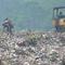 Suasana Tempat Pembuangan Akhir (TPA) Galuga, Bogor (20/5). Indonesia memproduksi sampah plastik sebanyak 175.000 ton per hari dan menjadi penyumbang sampah terbesar kedua di dunia, setelah China. (Merdeka.com/Arie Basuki)