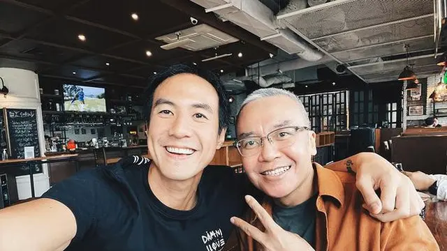Sudah Kangen Konser, Ini 6 Potret Ari Lasso yang Kini Tampil Plontos