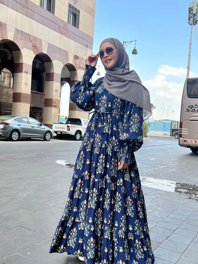 8 Inspirasi Outfit Gamis Elegan ala Maia Estianty, Bikin Penampilan Makin Memukau